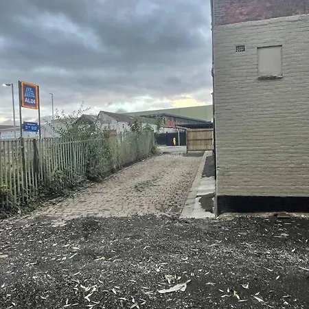 Luxury * Leeds (West Yorkshire)